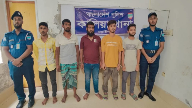 কালিয়ায় মামলার তিন ঘণ্টার মধ্যে পাঁচ আসামি গ্রেফতার, এলাকায় অতিরিক্ত পুলিশ মোতায়েন