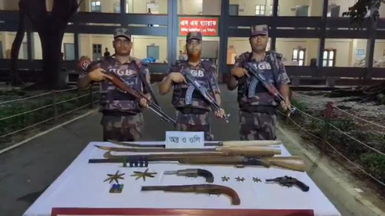 টেকনাফে ডাকাতদলের পাহাড়ি আস্তানা থেকে অস্ত্র-গুলি উদ্ধার