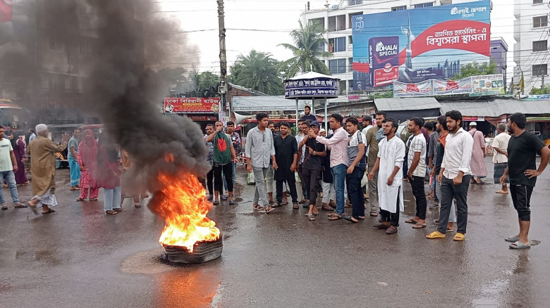 গোপালগঞ্জে  এনসিপির নেতাকর্মীদের উপরে অতর্কিত হামল...