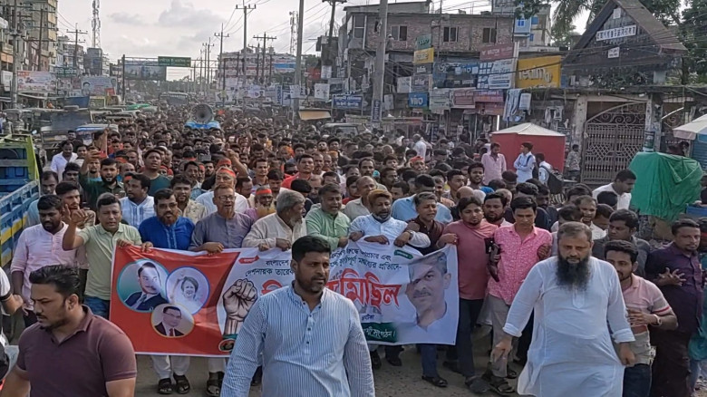 তারেক রহমানকে নিয়ে অপপ্রচারের প্রতিবাদে চন্দ্রগঞ্জ ইউনিয়ন বিএনপির বিক্ষোভ মিছিল