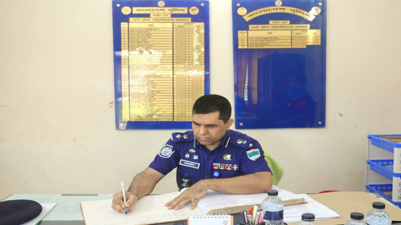 নড়াইল সদর কোর্ট পরিদর্শন করলেন অতিরিক্ত ডিআইজি (অপারেশনস), খুলনা রেঞ্জ