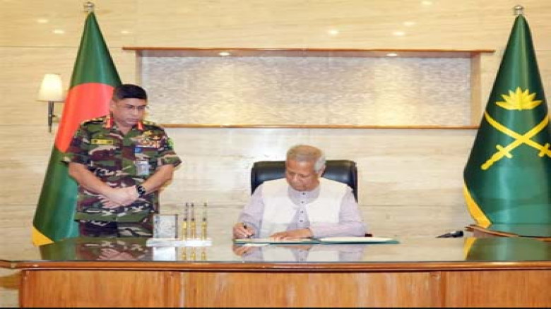 সৎ, পেশাদার ও নিরপেক্ষ অফিসাররাই পদোন্নতির যোগ্য: প্রধান উপদেষ্টা