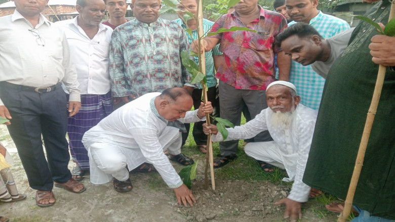 লালমনিরহাট জেলায় আমরা বিএনপি পরিবার ও জেলা কৃষকদলের আয়োজনে বৃক্ষ রোপন কর্মসূচি অনুষ্ঠিত