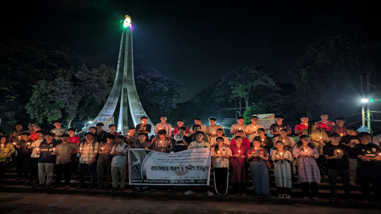 বিমান দুর্ঘটনায় নিহত ও আহতদের স্মরণে চবিতে প্রদীপ প্রজ্বলন