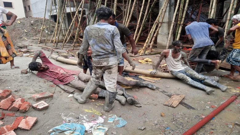 নজরুল বিশ্ববিদ্যালয়ের নির্মাণাধীন ছাত্র হল ধসে আহত ১০ শ্রমিক