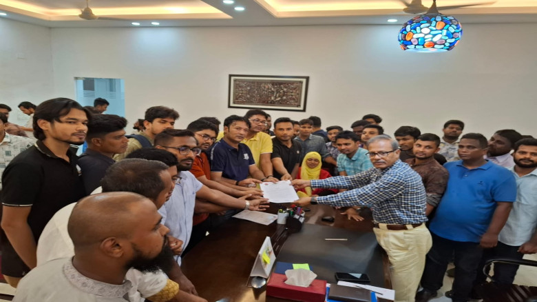 ৫ দফা দাবিতে জবি ছাত্রদলের স্মারকলিপি প্রদান