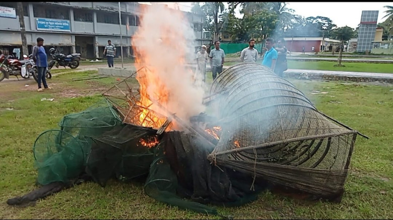 তালায় খাল, জলাশয় দখলমুক্ত ও নিষিদ্ধ জালের বিরুদ্ধে প্রশাসনের অভিযান 