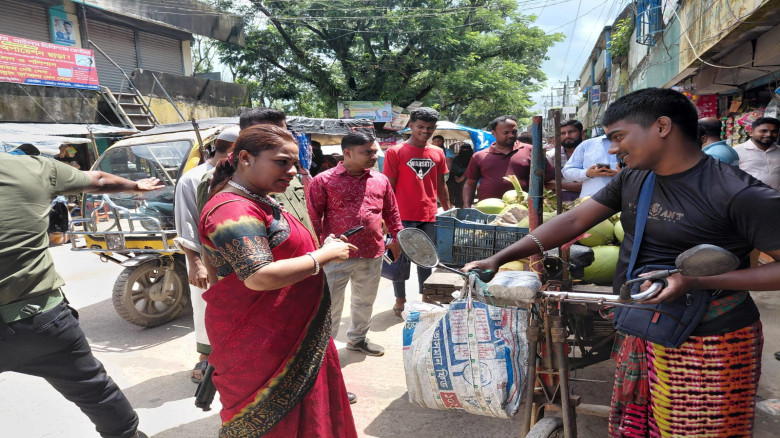 শ্যামনগরে অবৈধ স্থাপনা সরাতে ইউএনওর অভিযান