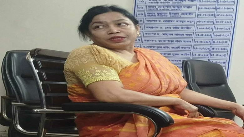 নিষিদ্ধ থাকা সত্ত্বেও ক্যাম্পাসে অধ্যাপক ফেরদৌসীর অনুপ্রবেশ