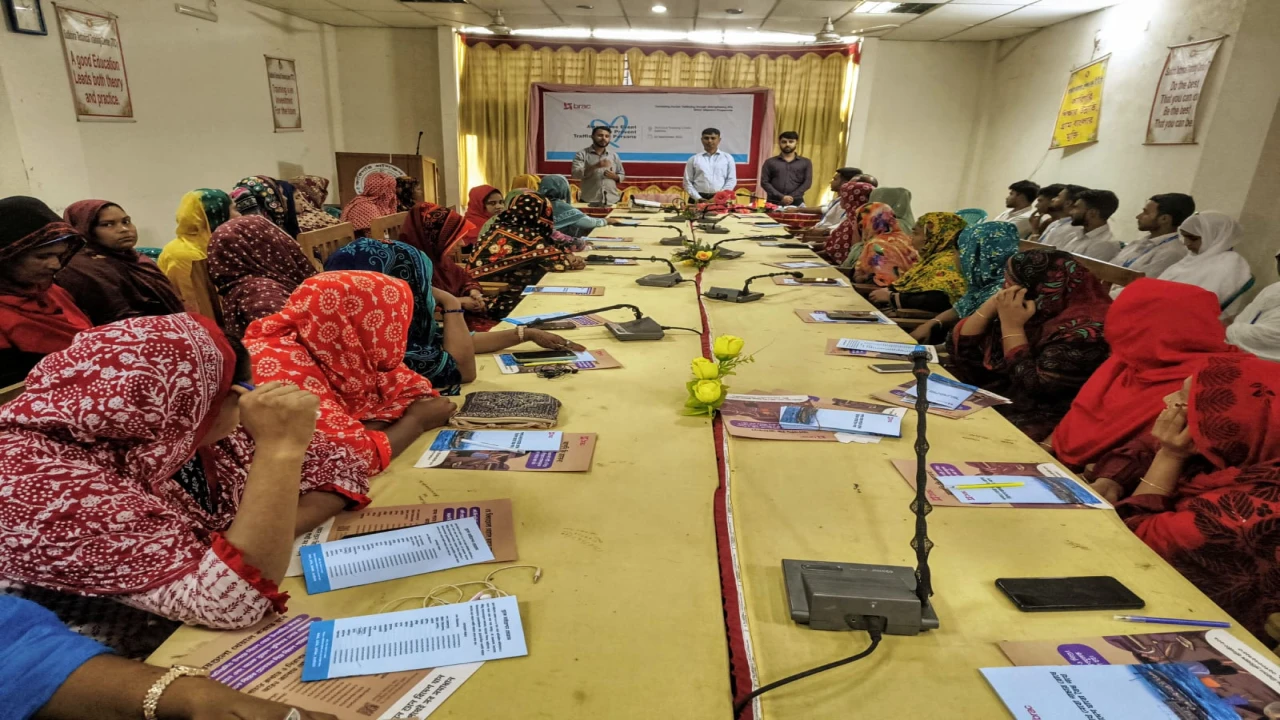 সাতক্ষীরা টিটিসিতে মানবপাচারের বিরুদ্ধে সচেতনতা সে...