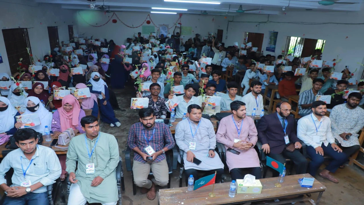 নবীনদের বরণে রায়পুর কলেজে ছাত্রশিবিরের ক্যারিয়ার গ...