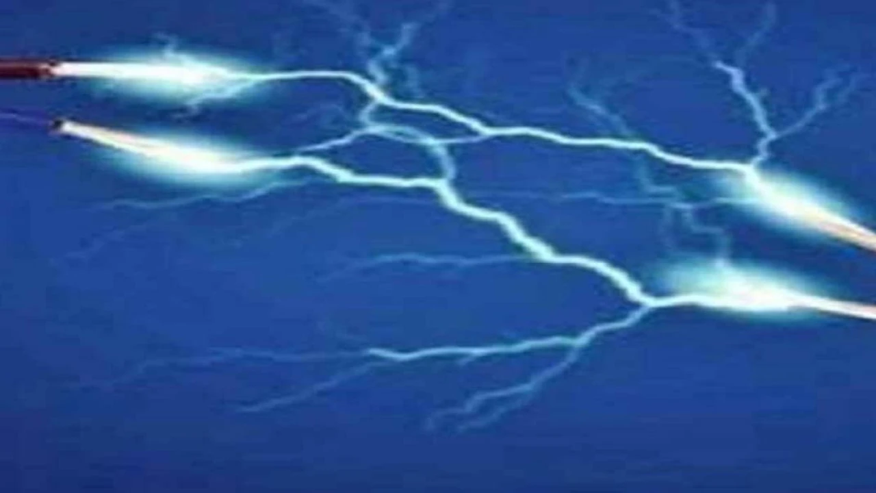 নড়াইলে বিদ্যুৎস্পৃষ্ট হয়ে চিকিৎসাধীন অবস্থায় র শিশ...