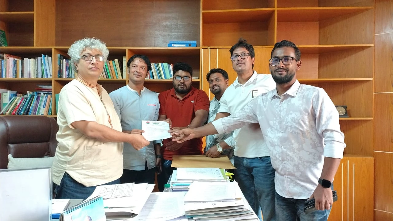 জকসু নীতিমালা সংস্কার ও বৃত্তির দাবিতে ইউজিসিতে জবি ছাত্রদলের স্মারকলিপি