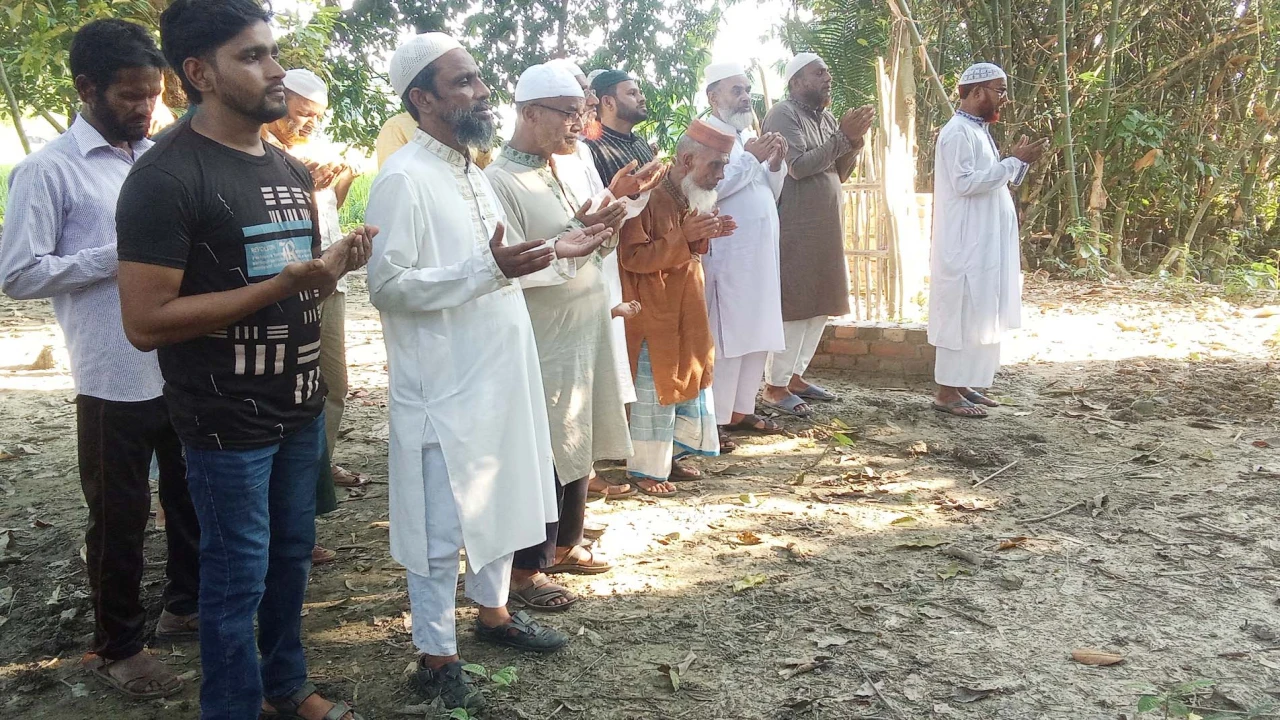 মাগুরায় সাংবাদিক পুত্রের কবর জিয়ারত ও পরিবারের সাথ...