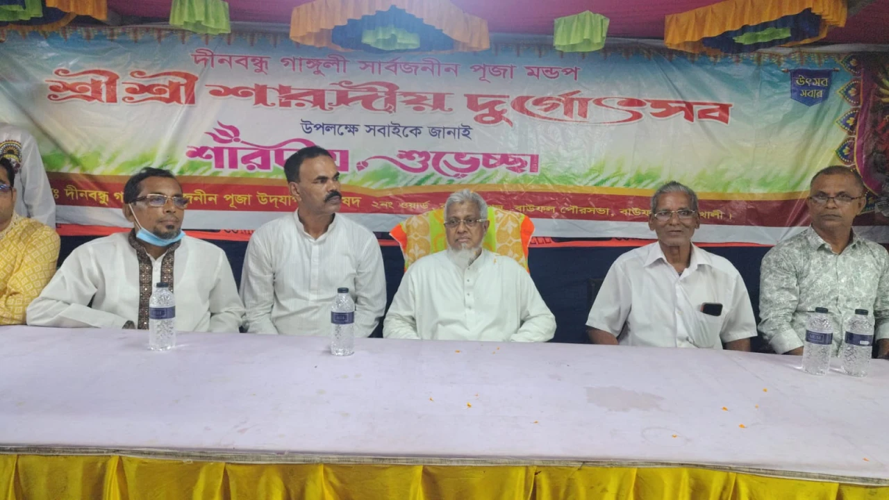 বাউফলে মণ্ডপ পরিদর্শনে বিএনপি নেতা ইঞ্জিনিয়ার ফারু...