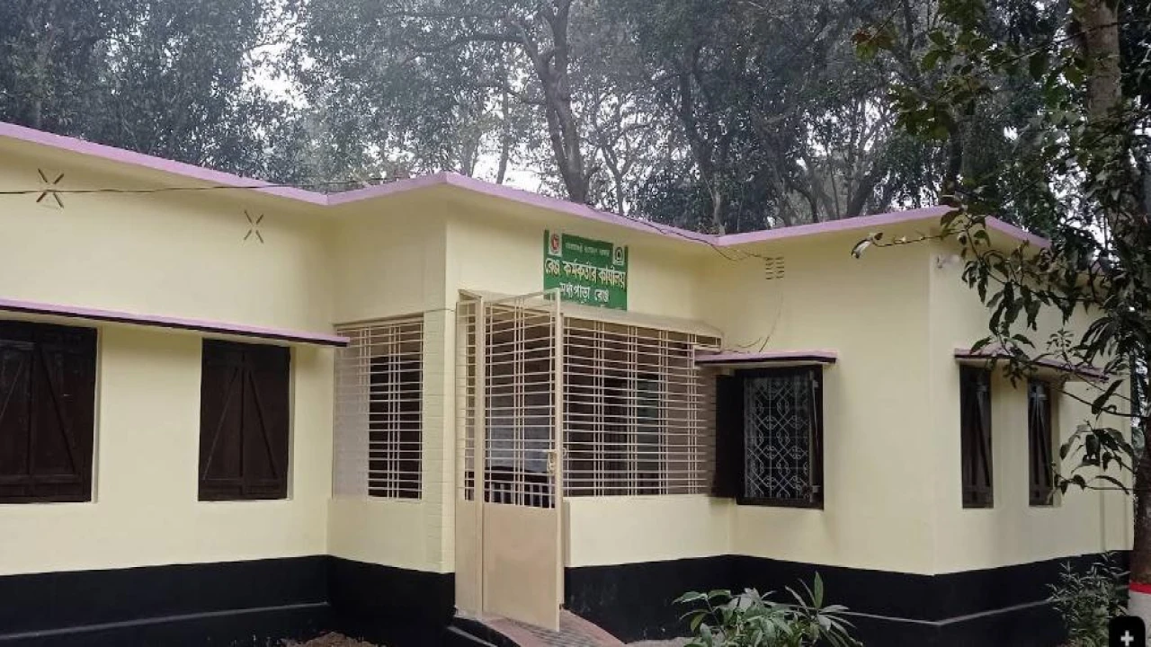 পার্বতীপুর মধ্যপাড়া রেঞ্জ বন বিভাগের ১১০০ একর বনভূ...