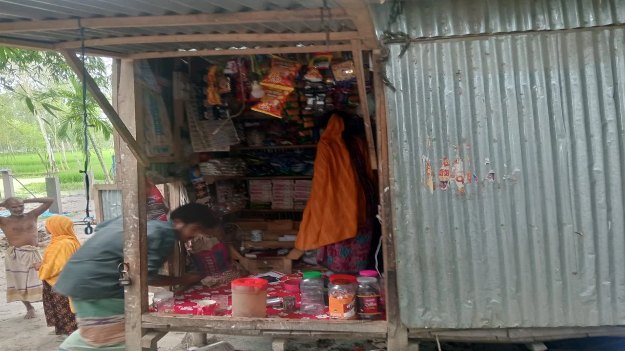 লালমনিরহাটে মন্দিরের দায়িত্ব পালন করতে গিয়ে দোকা...