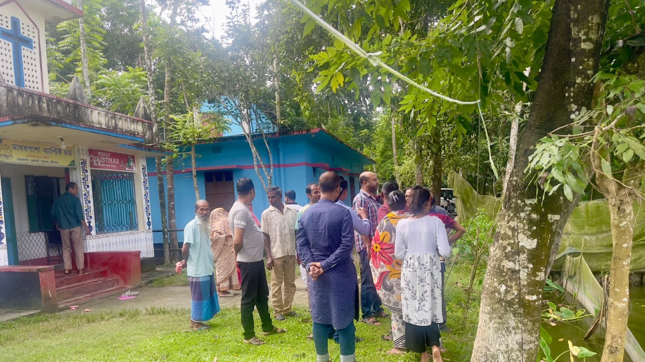 বরিশালের বাবুগঞ্জে খ্রিষ্টান ধর্মাবলম্বীদের সাথে এ...
