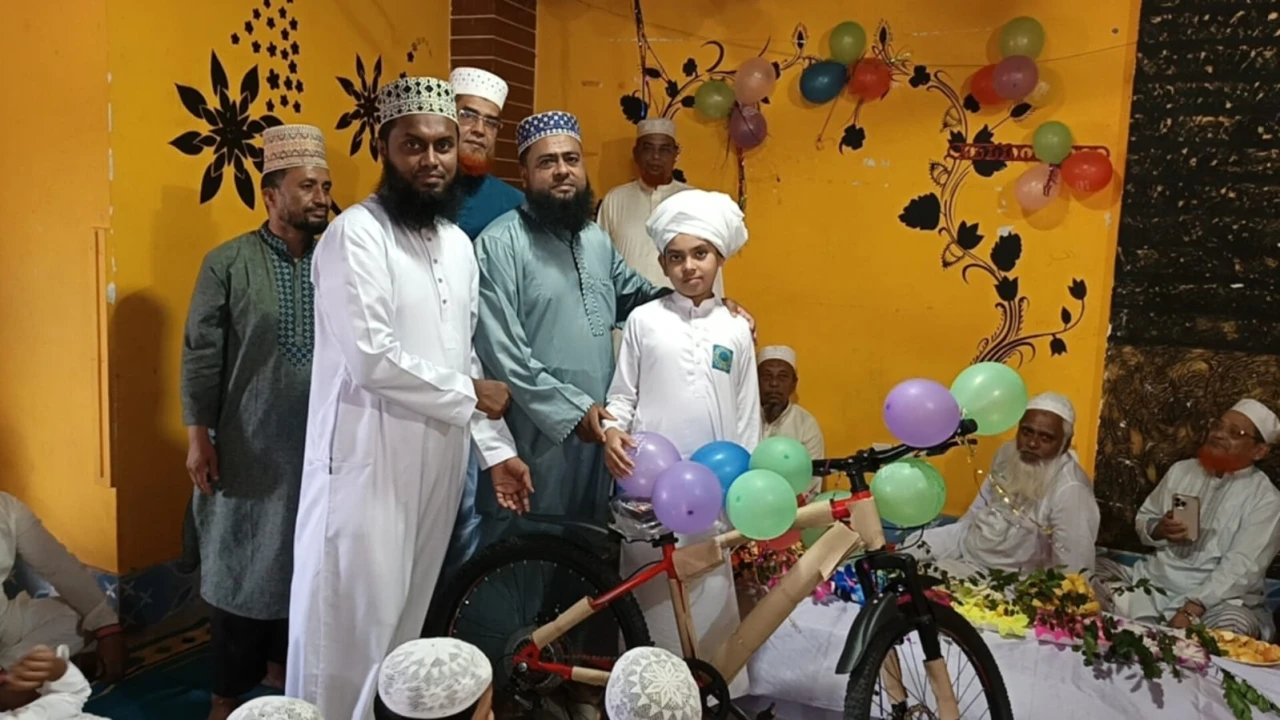 হাফেজ হলেই উপহার বাইসাইকেল