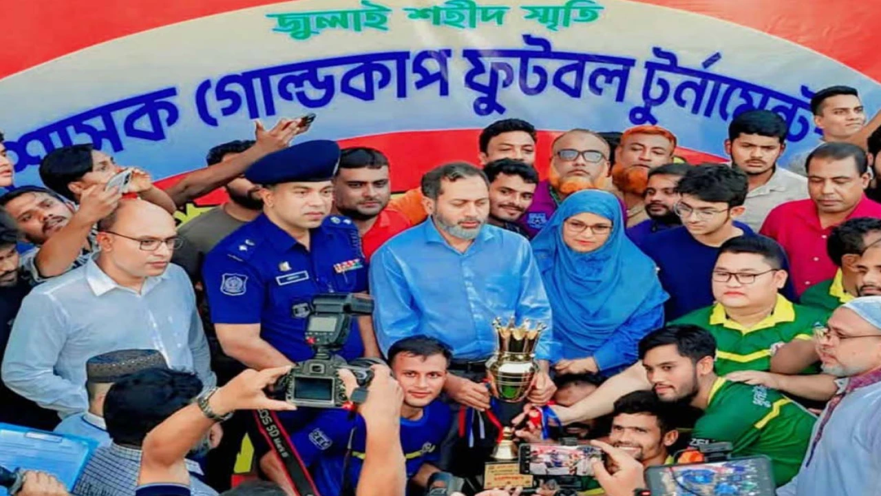বগুড়া জেলা প্রশাসক গোল্ডকাপ ফুটবল টুর্ণামেন্টে ধুন...