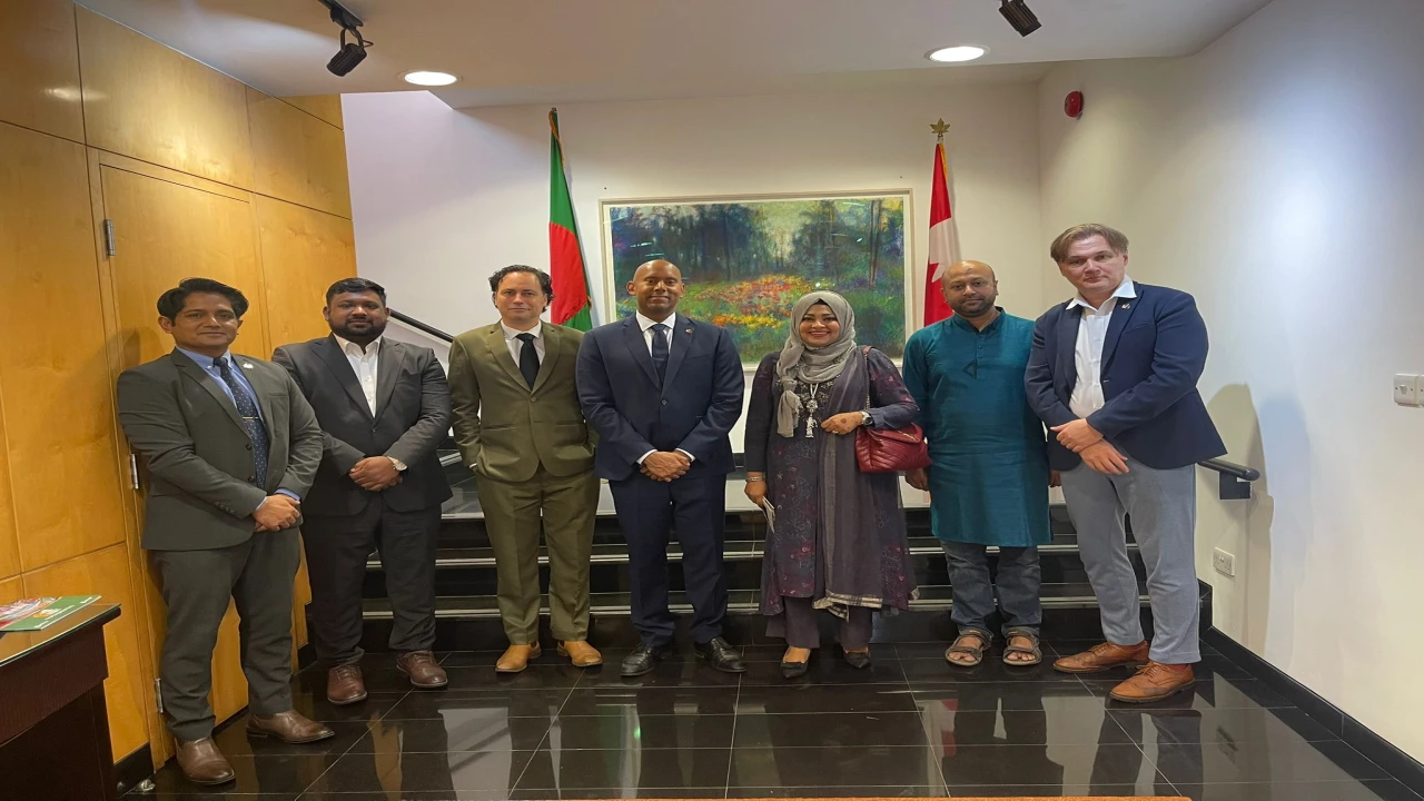 নব নিযুক্ত কানাডার হাইকমিশনার আজিত সিং এর সাথে সঙ্গে এবি পার্টি নেতৃবৃন্দের সৌজন্য সাক্ষাৎ