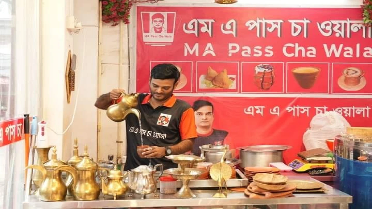 গেনিস ওয়ার্ল্ড রেকর্ডে নাম লেখাতে যাচ্ছেন এম এ পাস চা ওয়ালা!