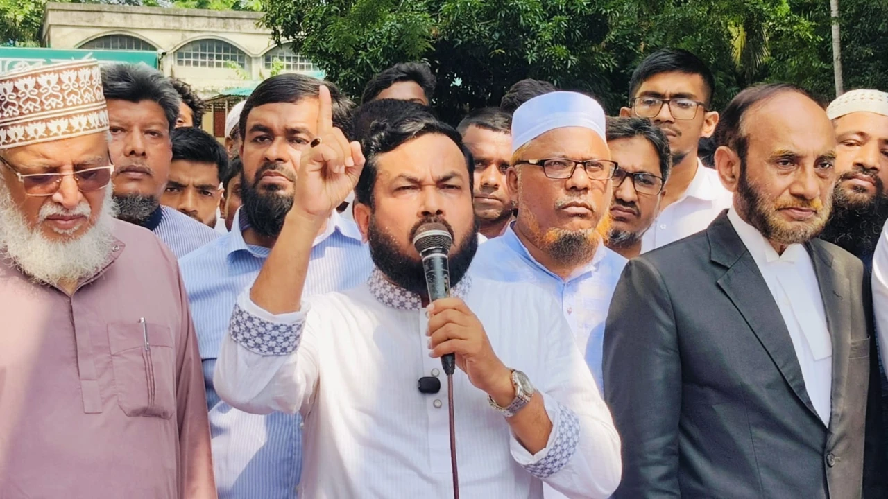 সরকারের দু'একজন উপদেষ্টা বিশেষ দলের প্রতি পক্ষপাতমূলক আচরন করছেন: রেজাউল করিম 