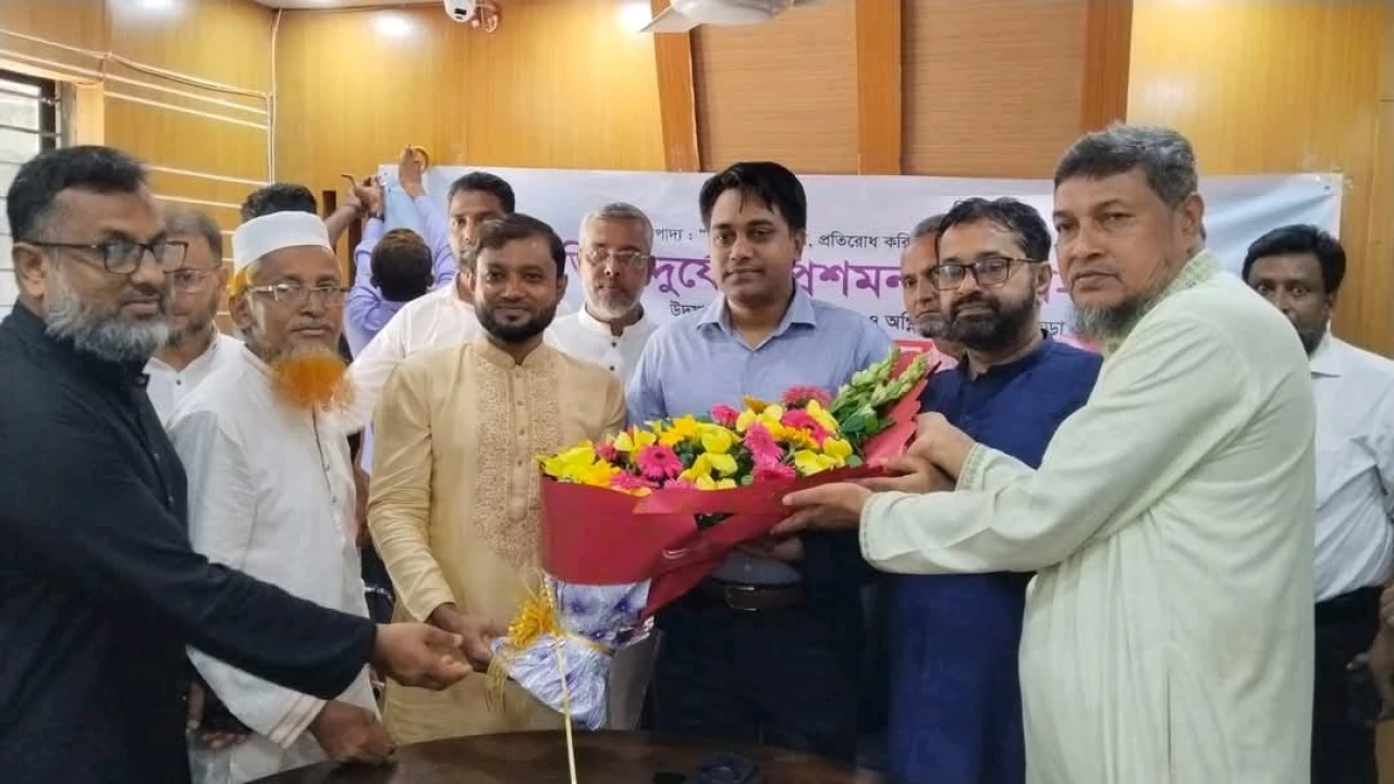 রায়পুরে পৌর প্রশাসকের সঙ্গে ব্যবসায়ী নেতৃবৃন্দের ম...