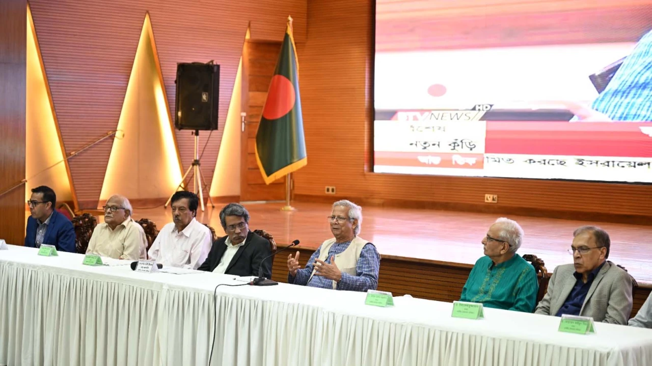 নির্বাচন ফেব্রুয়ারিতেই হবে: ঐকমত্য কমিশনের বৈঠকে প্রধান উপদেষ্টা