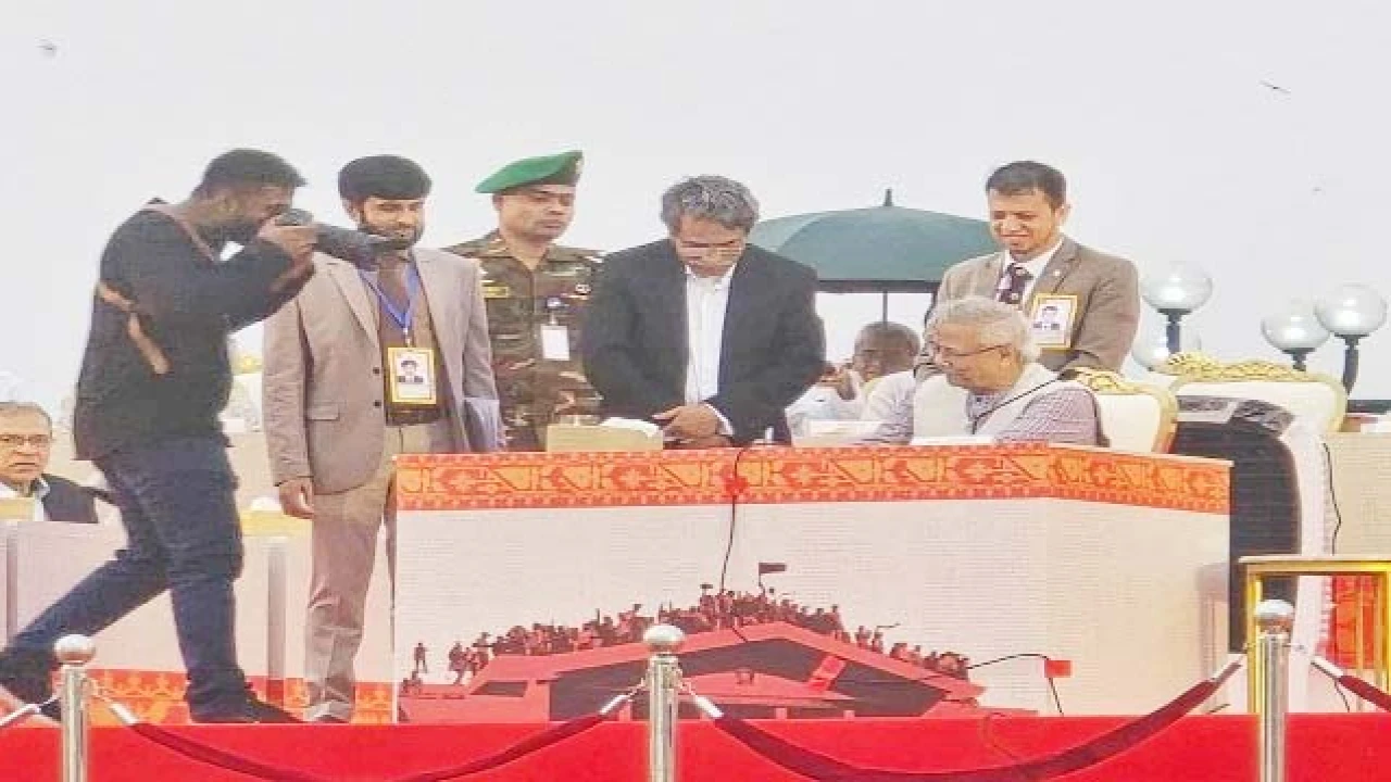 জুলাই সনদ স্বাক্ষর করলেন প্রধান উপদেষ্টা ও রাজনৈতিক নেতৃবৃন্দ 