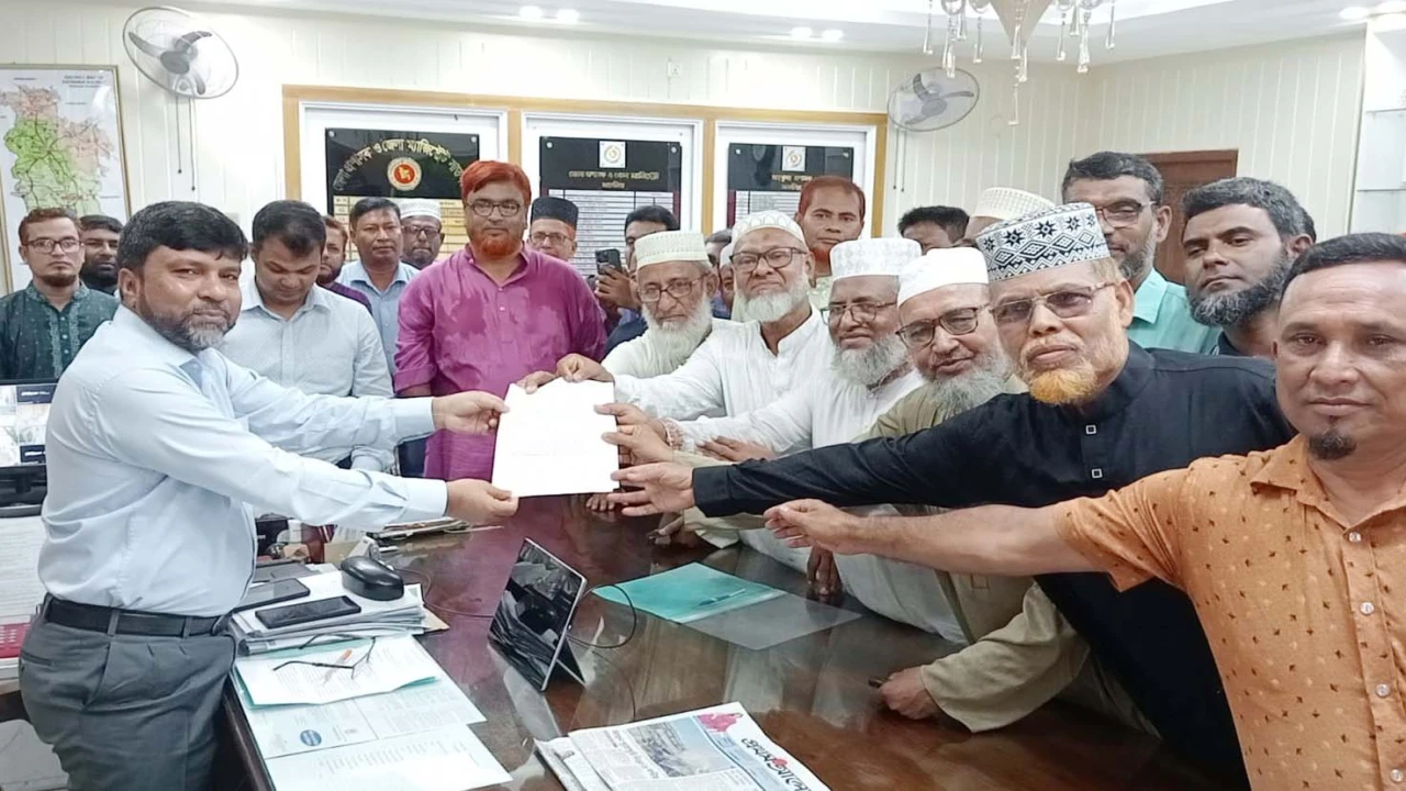 সাতক্ষীরায় আদর্শ শিক্ষক ফেডারেশনের বিক্ষোভ মিছিল ও...