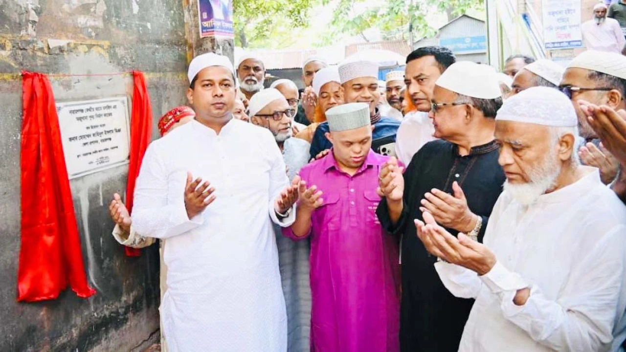 রাজনীতির গণ্ডি পেরিয়ে ডিসির উদ্যোগে নবজীবন পাচ্ছে ...