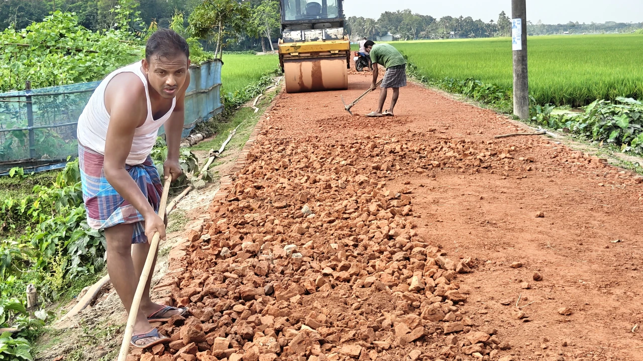 ফুলপুরে রাস্তার কাজে অনিয়মের অভিযোগ ...