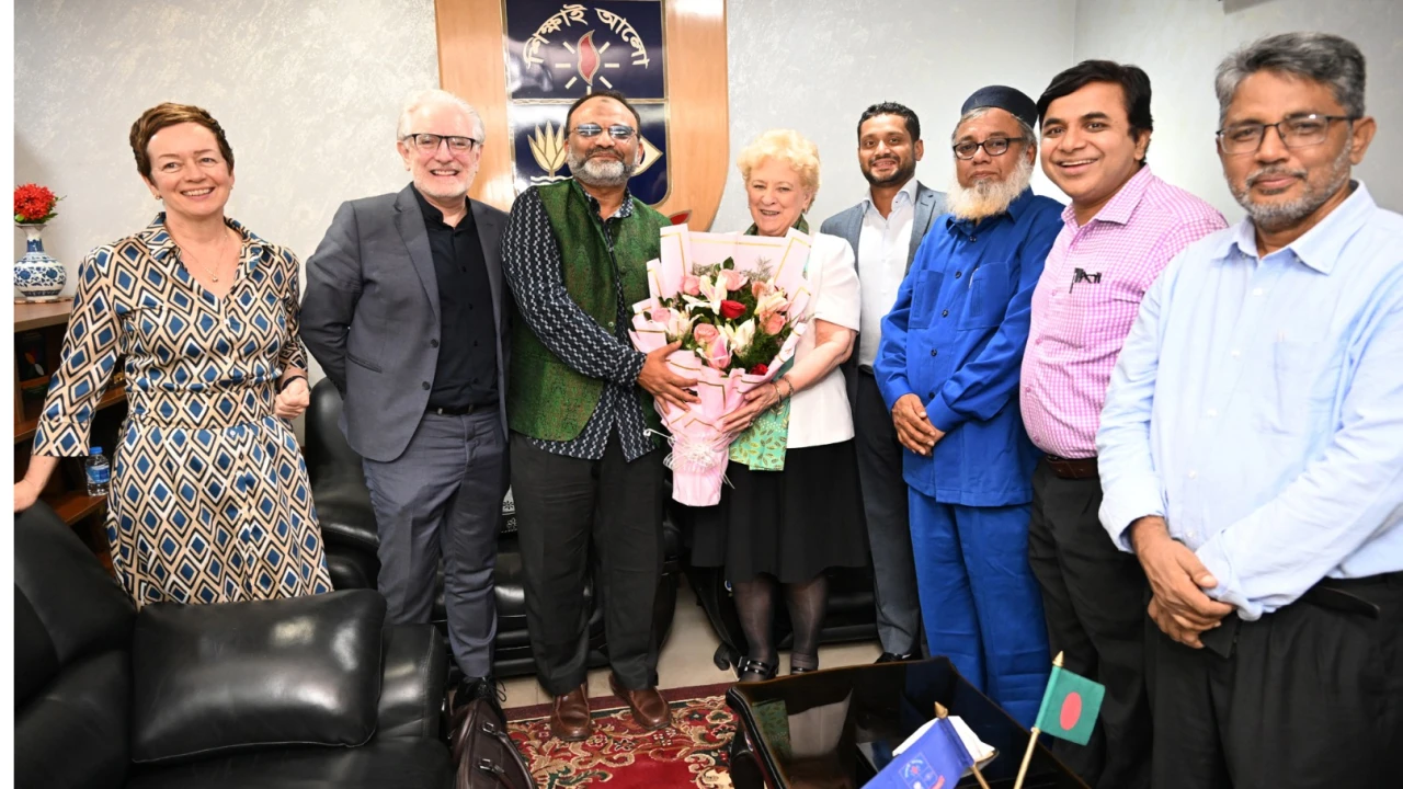ঢাবি উপাচার্যের সঙ্গে আয়ারল্যান্ডের রাষ্ট্রদূতের সাক্ষাৎ