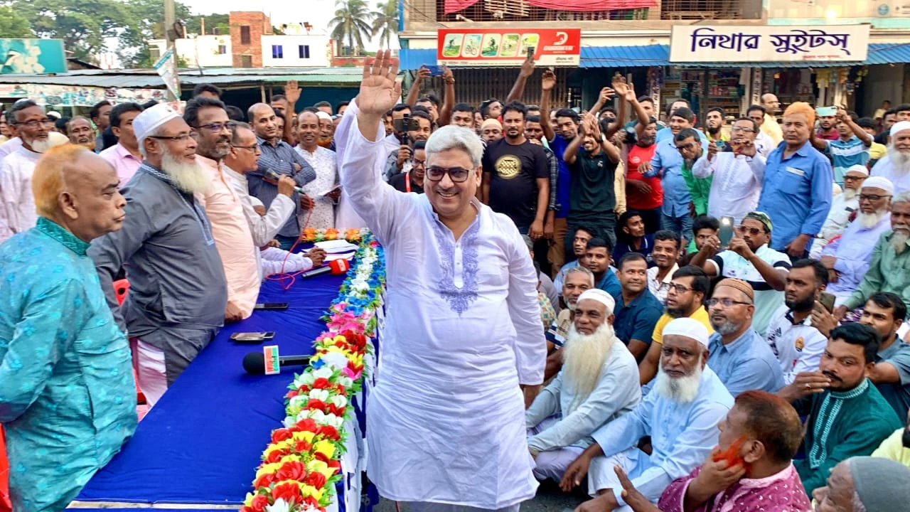 বর্তমান সরকার নানা ষড়যন্ত্রের মাধ্যমে দেশকে পিছিয়ে নিতে কাজ করছে : মিলন