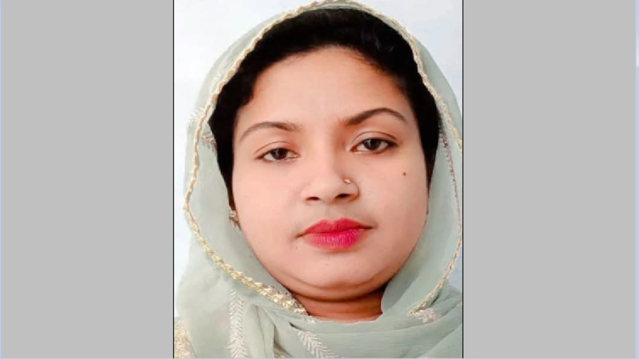 প্রেমের টানে দ্বিতীয় বিয়ে, মহাসড়কে মিলল গোলাপির লা...