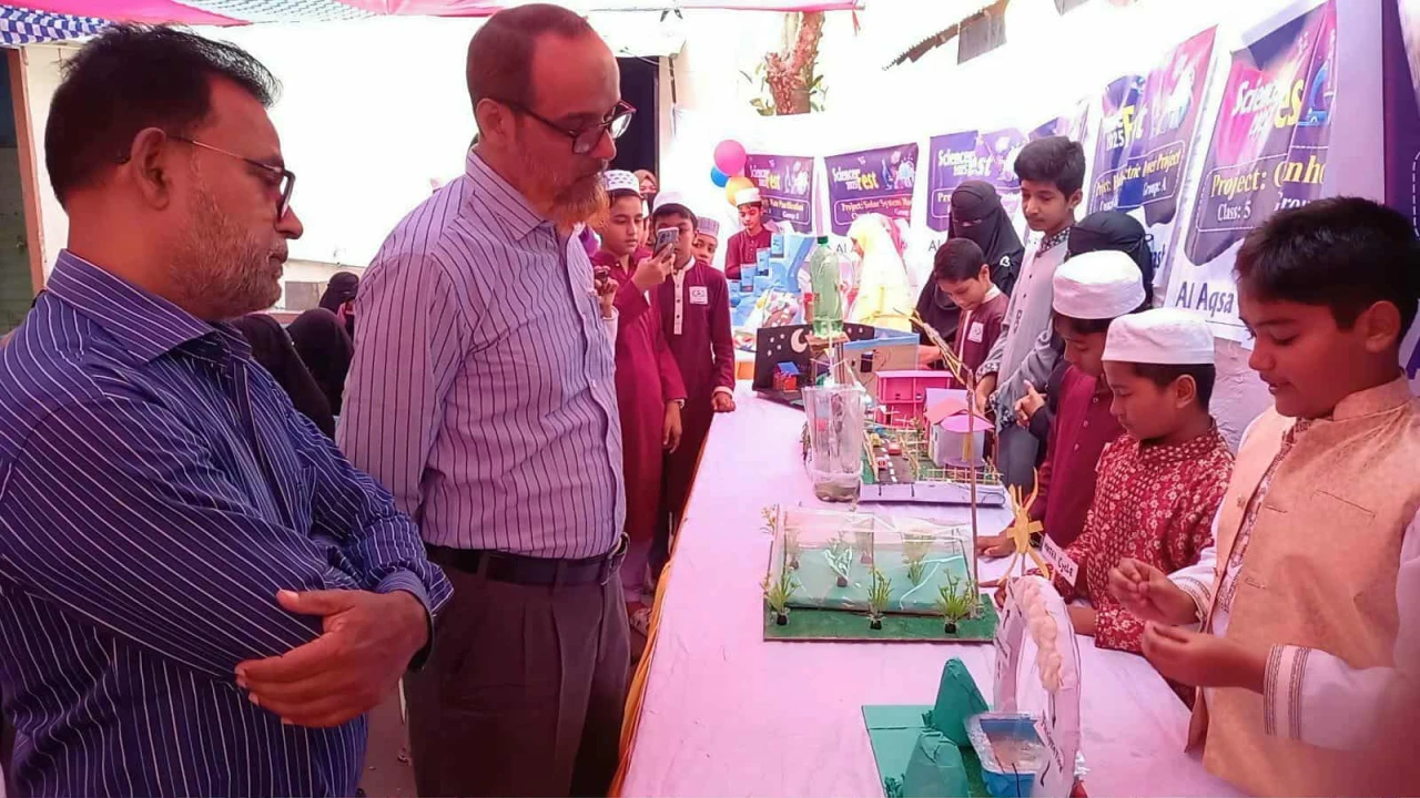 আল আকসা মডেল মাদ্রাসায় সাইন্স ফেস্ট অনুষ্ঠিত