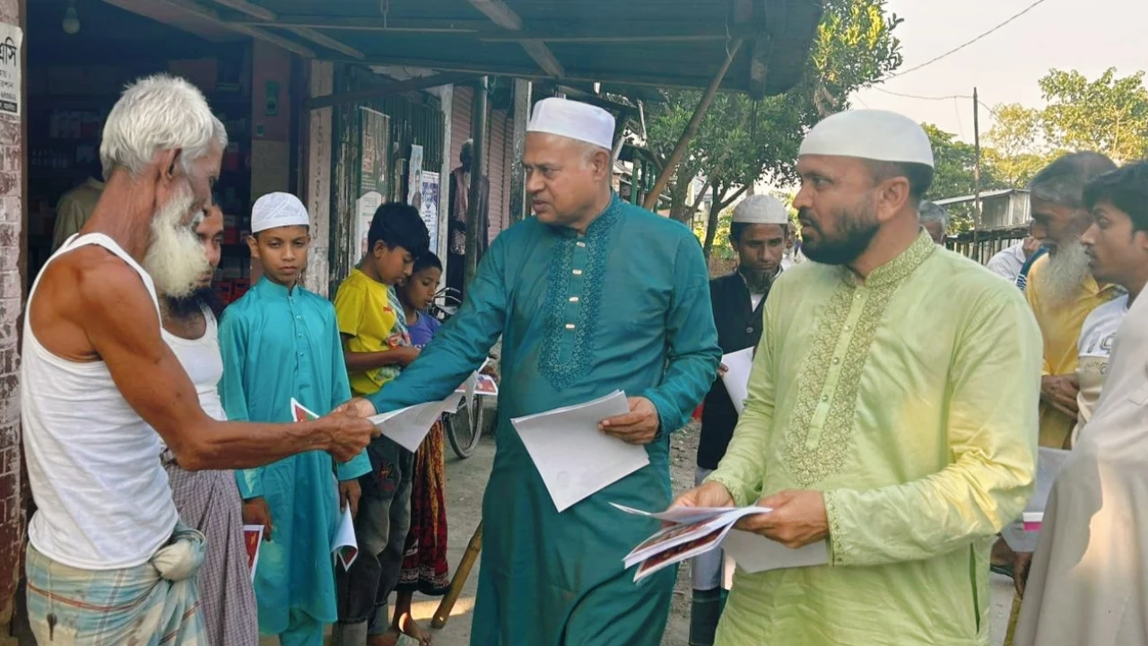 তারাকান্দায় বিএনপি'র ৩১ দফার লিফলেট বিতরণ