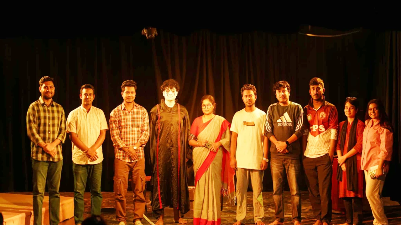 নজরুল বিশ্ববিদ্যালয়ে মঞ্চস্থ হলো প্রতীকধর্মী নাটক ‘ডেথ নক’