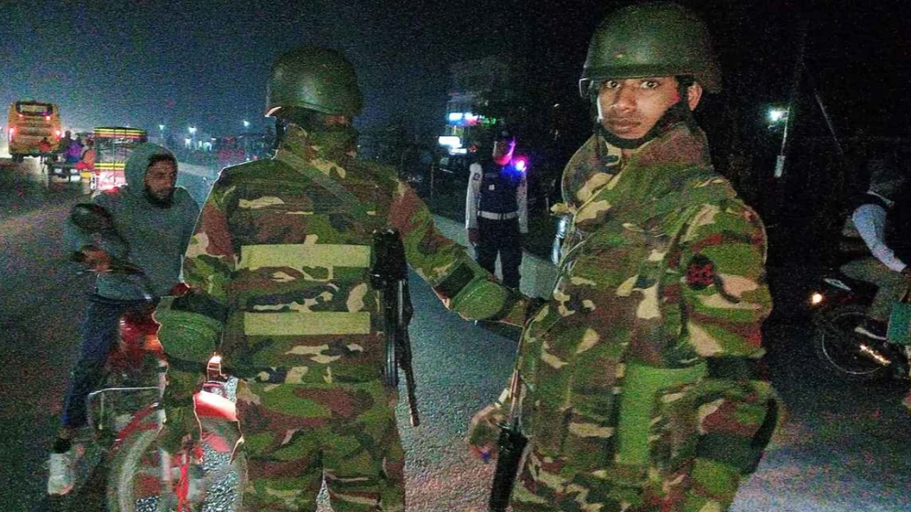 নড়াইলে যৌথবাহিনীর অভিযানে মামলা, জরিমানা ও ১১ যানবাহন আটক 