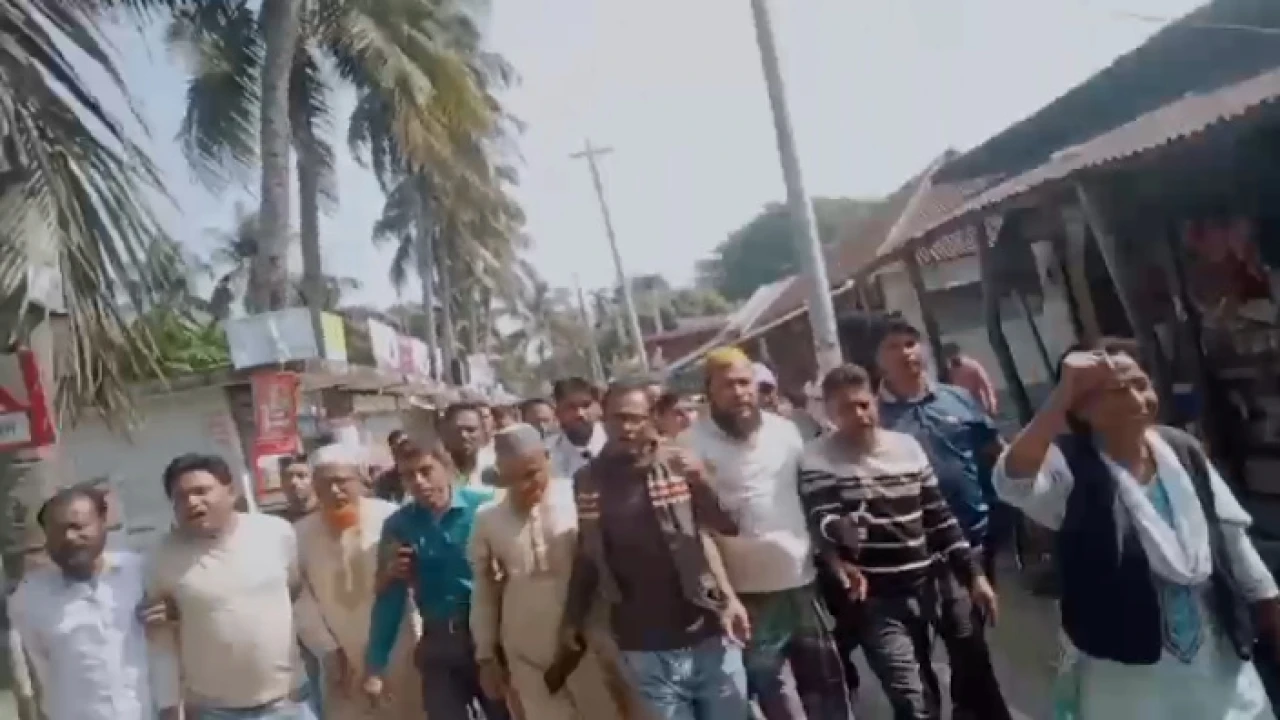 কালিয়ার বাগুডাঙ্গায় লকডাউন কর্মসূচির প্রতিবাদে বিক...