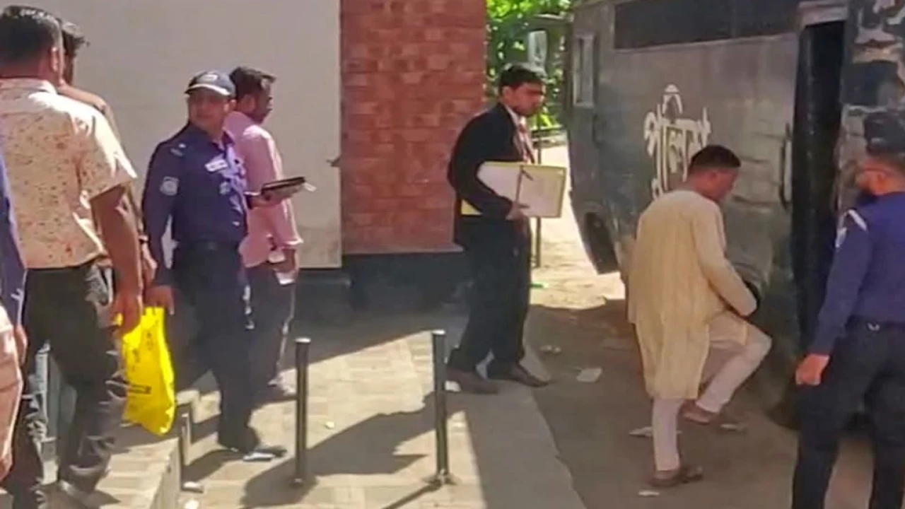 বগুড়ায় প্রতারণার মামলায় সাবেক অতিরিক্ত ডিআইজি মিলন...