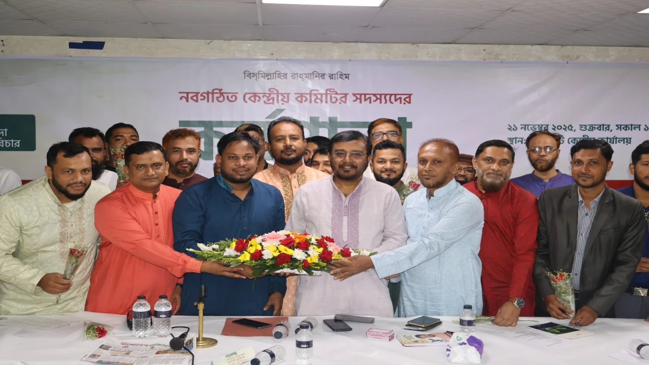 বিচারকে বিতর্কিত করার অপচেষ্টা বন্ধ করতে হবে: মজিবুর রহমান মঞ্জু