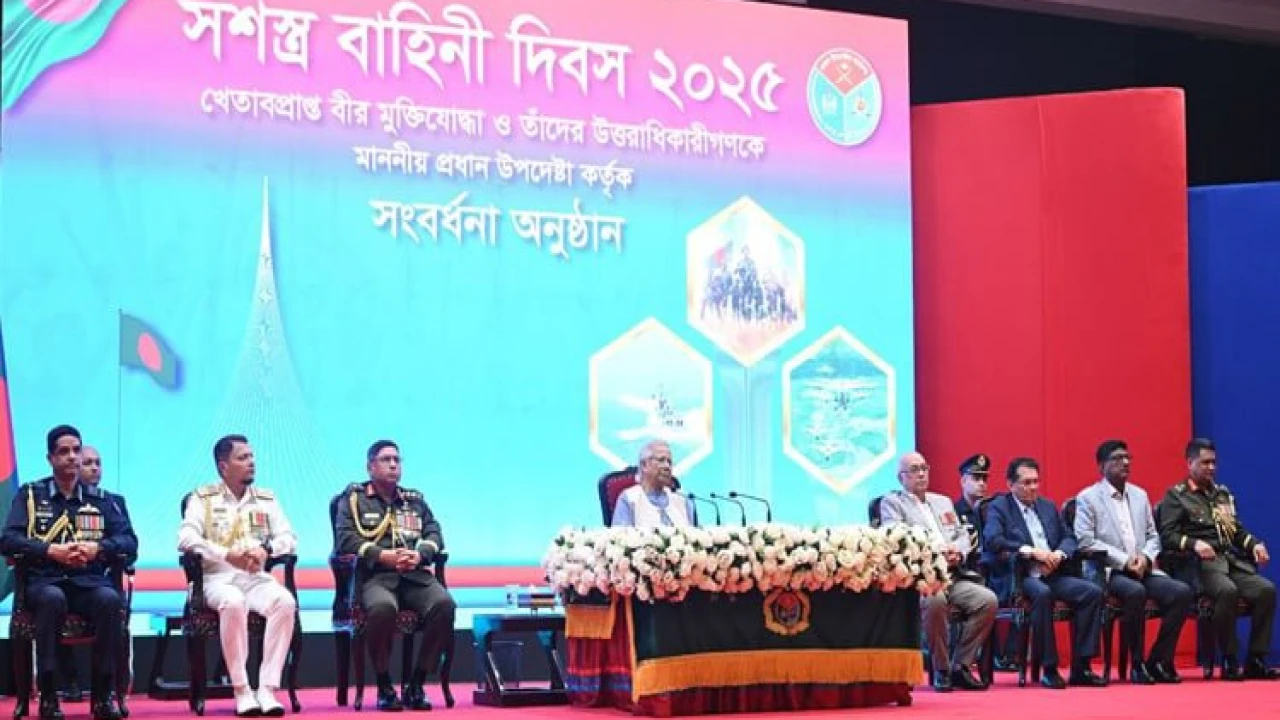 নির্বাচন আয়োজনে সশস্ত্র বাহিনীকে পেশাদারিত্বের সাথে দায়িত্ব পালনের আহ্বান প্রধান উপদেষ্টার