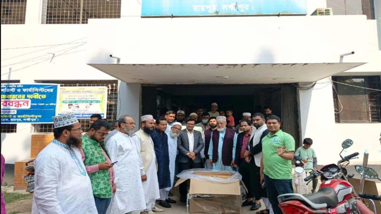 স্বাস্থ্য কমপ্লেক্সে জামায়াত প্রার্থীর জেনারেটর প্রদান