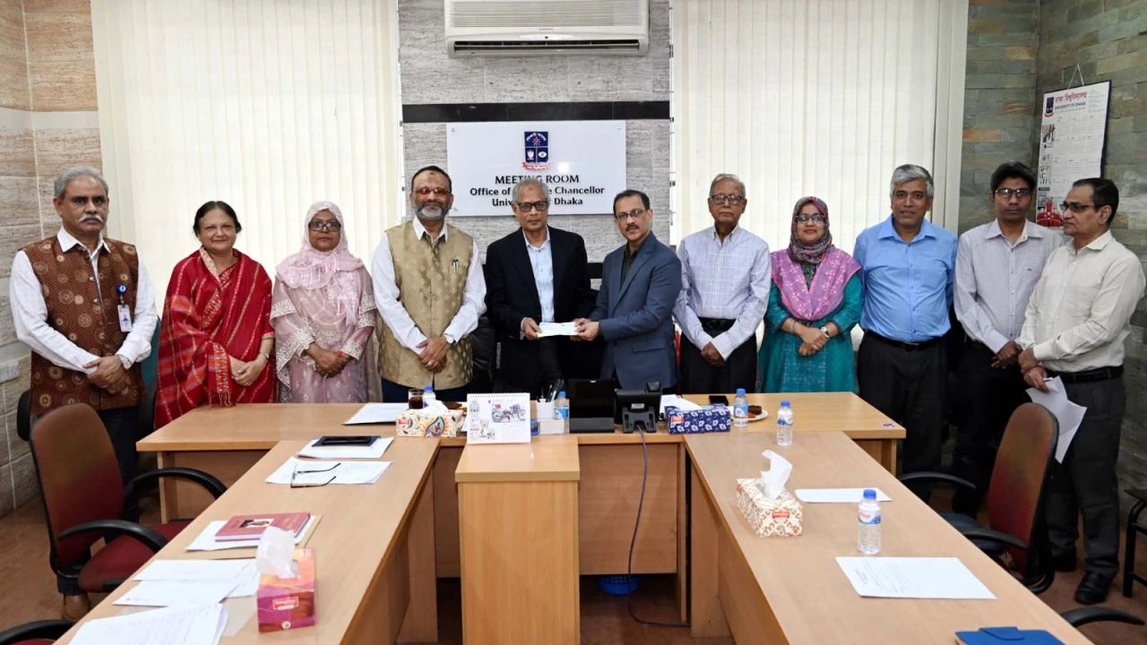 ঢাবি শিক্ষার্থীদের বৃত্তি প্রদানের লক্ষ্যে প্রায় ১ কোটি টাকার নতুন দু’টি ট্রাস্ট ফান্ড গঠন