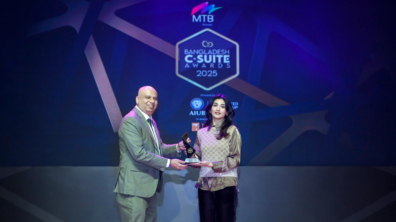 বর্ষসেরা সিইও পুরস্কার পেলেন ওয়ালটন মাইক্রো-টেকের নিশাত তাসনিম শুচি