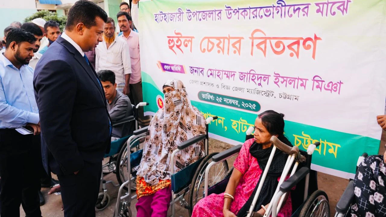 মানবিক ডিসি জাহিদুল: ছয় কর্মদিবসেই ছয় প্রতিবন্ধীর ...