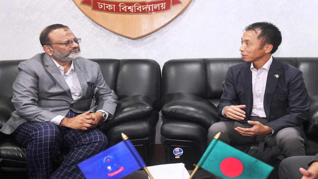 ঢাবি উপাচার্যের সঙ্গে জাপানের এমইউএফজি ব্যাংকের এমডি’র সৌজন্য সাক্ষাৎ