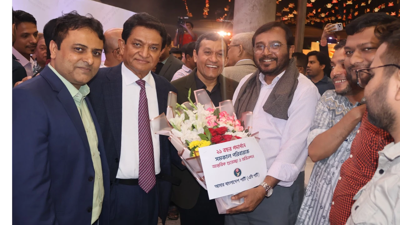 সমকালের ২১তম প্রতিষ্ঠাবার্ষিকীতে এবি পার্টির ফুলেল শুভেচ্ছা